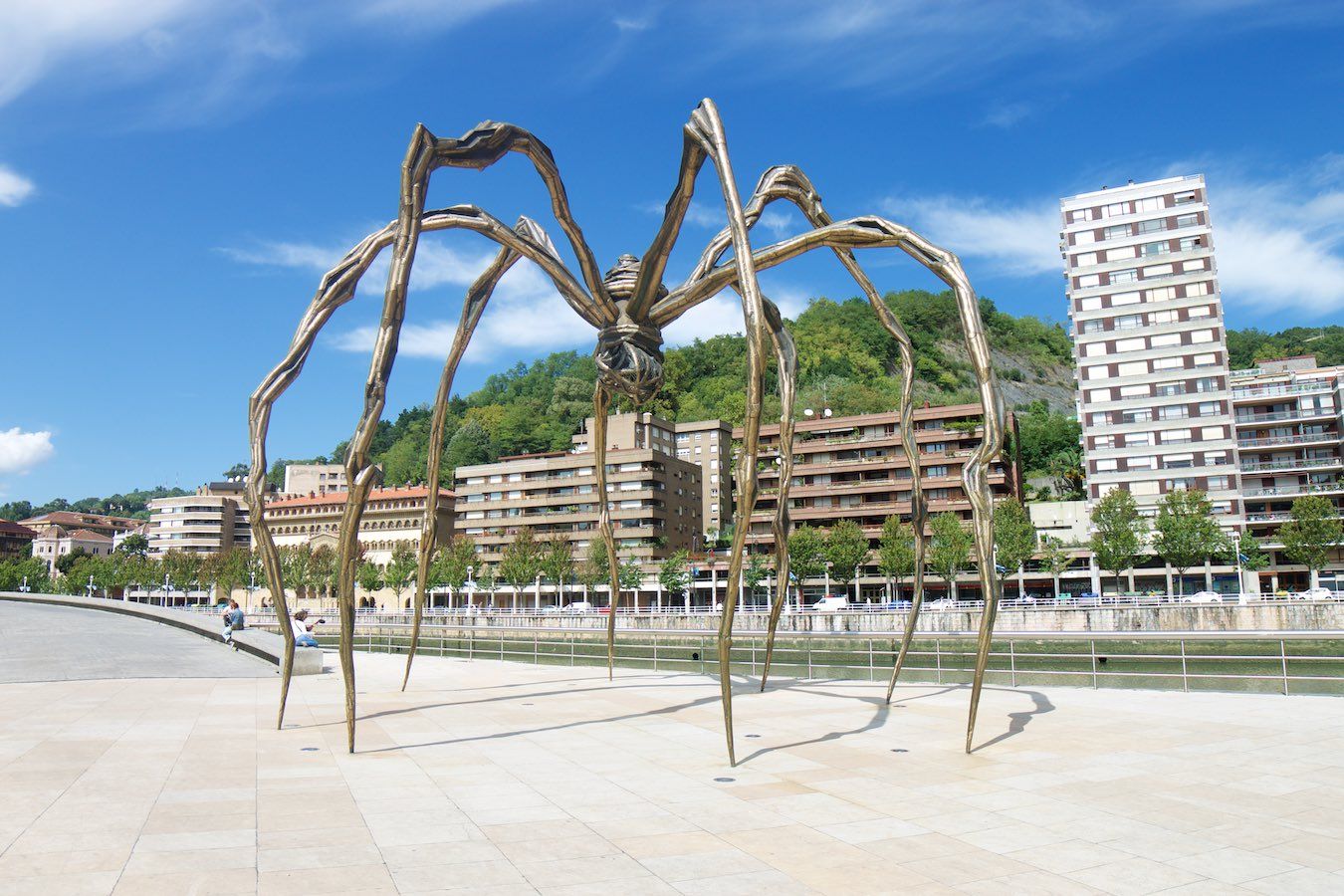 Spinne vor dem Guggenheim-Museum