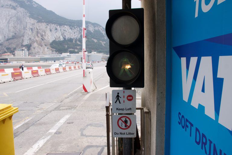 Ampel am Landebahnübergang