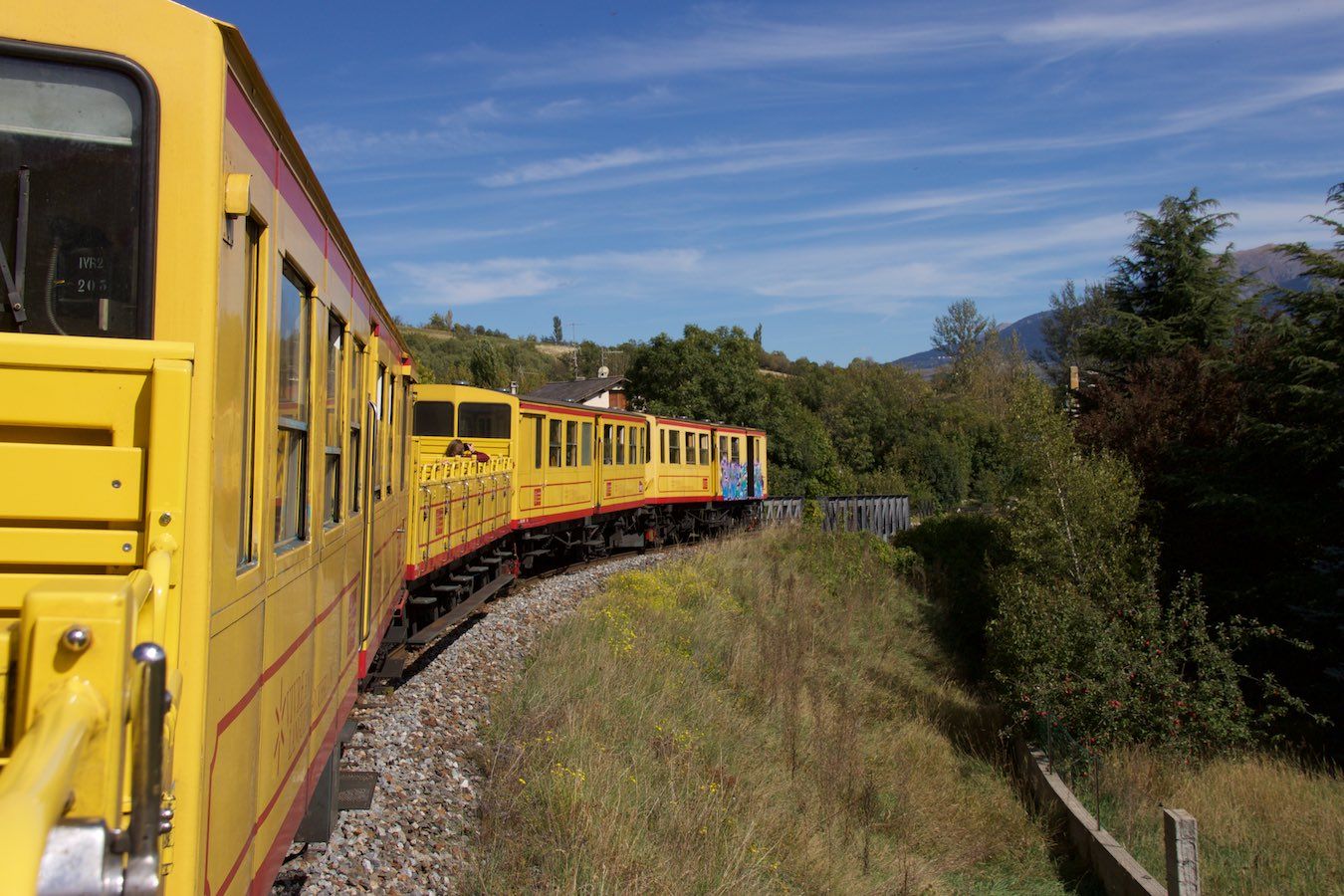 El tren groc kurz hinter La Tour de Carol