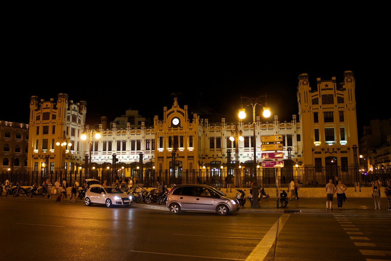 Bahnhof Valencia Nord bei Nacht
