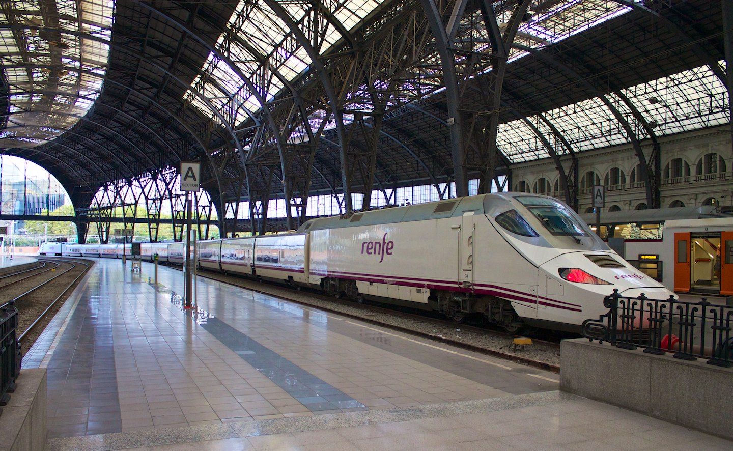 RENFE Baureihe 130 in Barcelona França