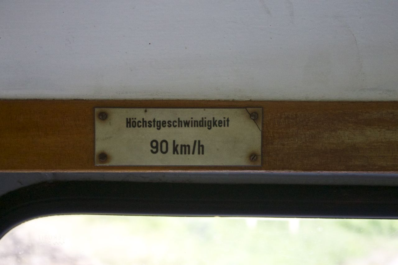 Höchstgeschwindigkeit 90 km/h
