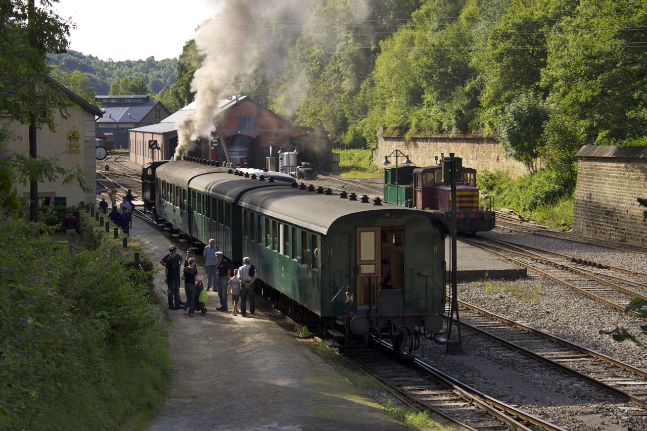 Der Train 1900 steht abfahrbereit in Fond-de-Gras