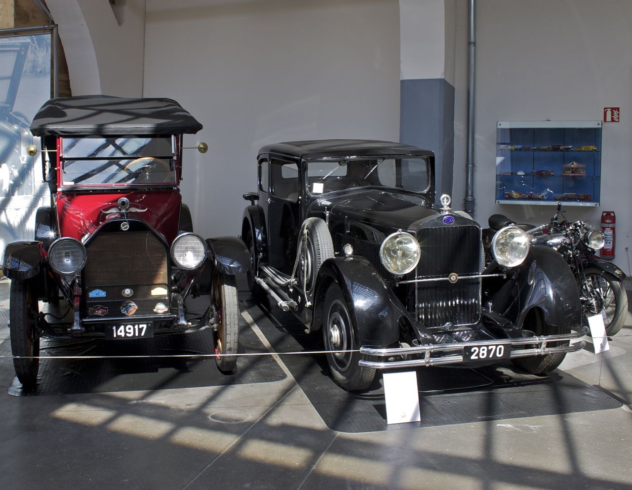 Zwei Autos im Museum Diekirch