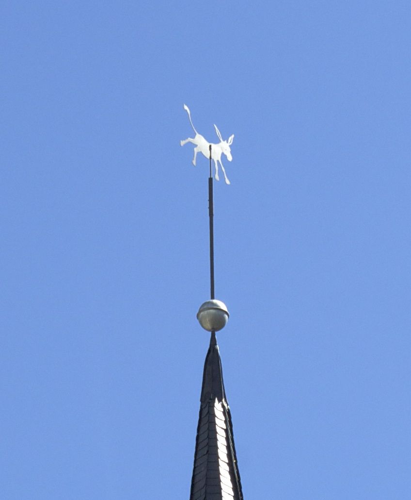 Kirchturm mit Esel in Diekirch