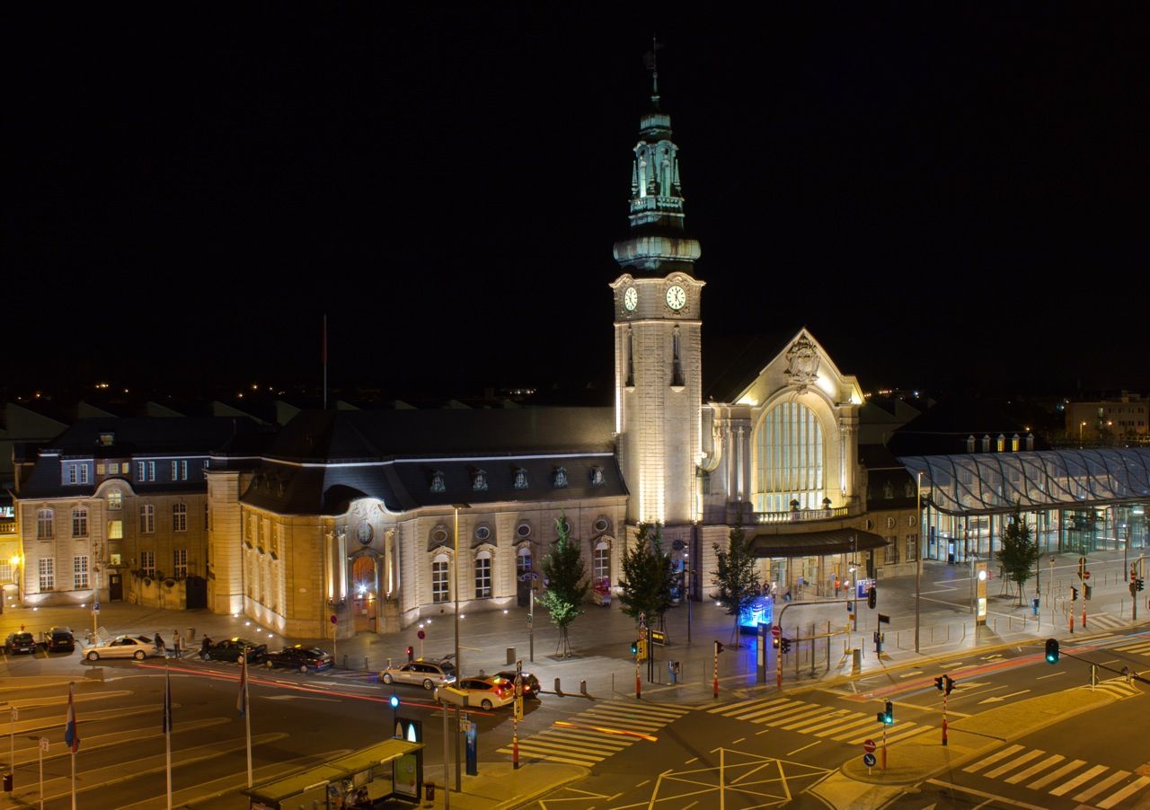 Luxemburg Bahnhof bei Nacht