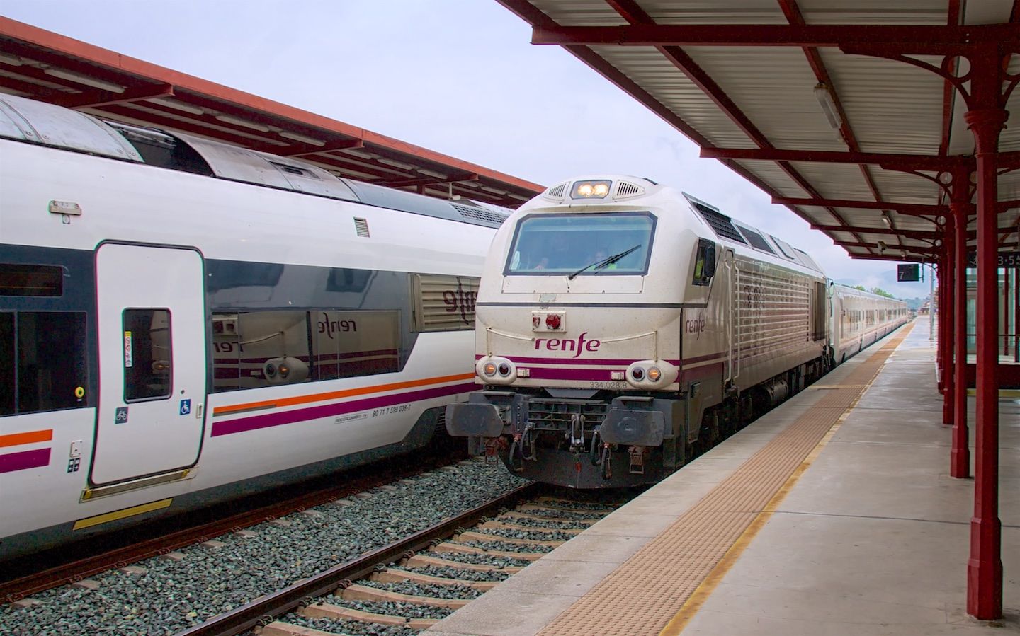 Altaria nach Algeciras im Bahnhof Ronda