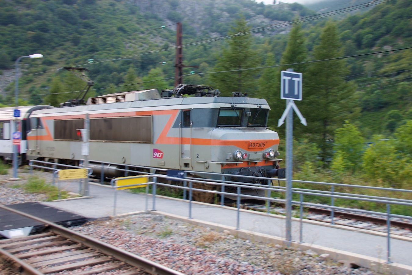 Lok 407305 mit Nachtzug von Latour-de-Carol nach Paris Austerlitz