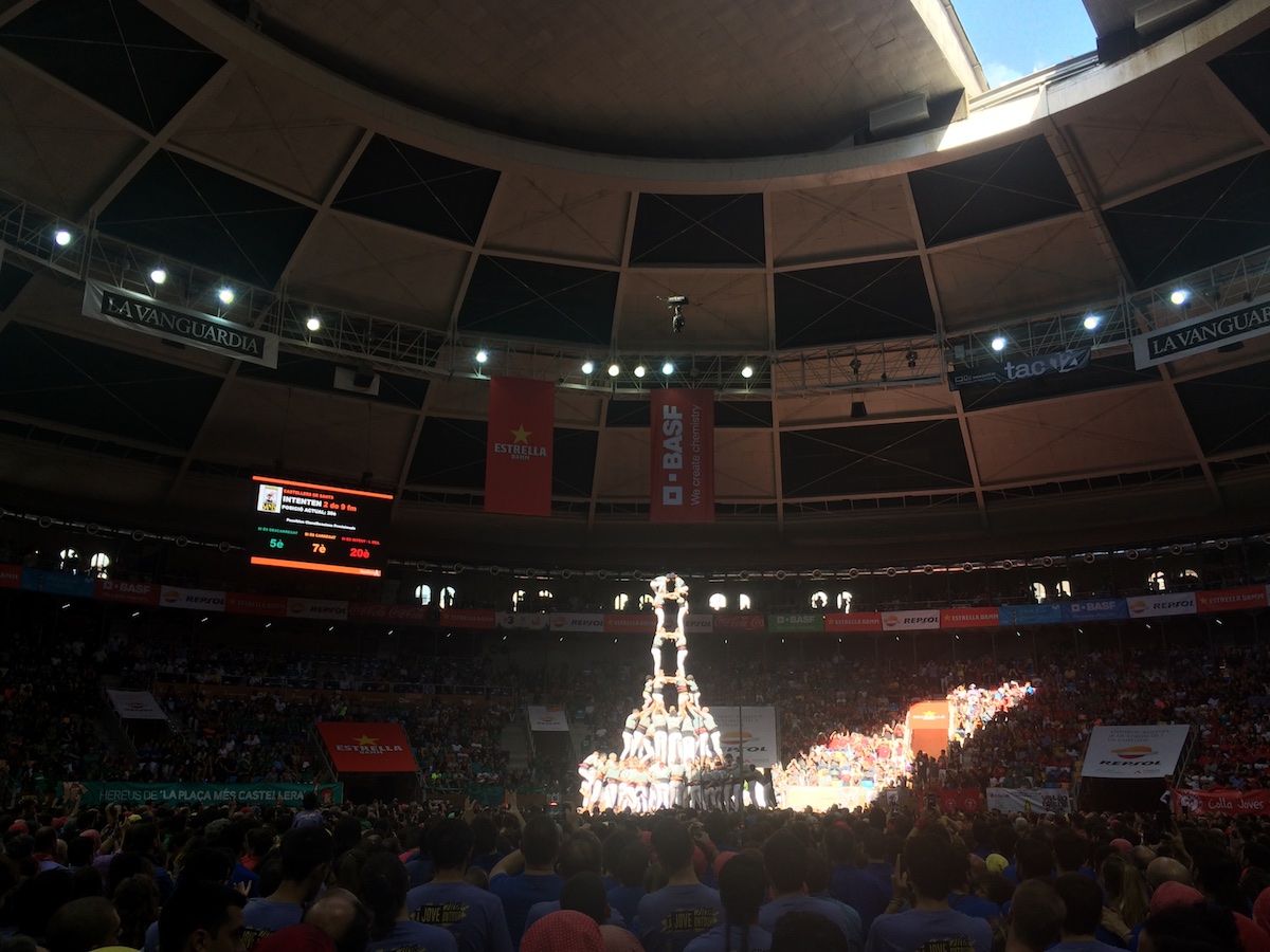 Das Dach wird geöffnet und die C. de Sants versuchen einen 2de9fm