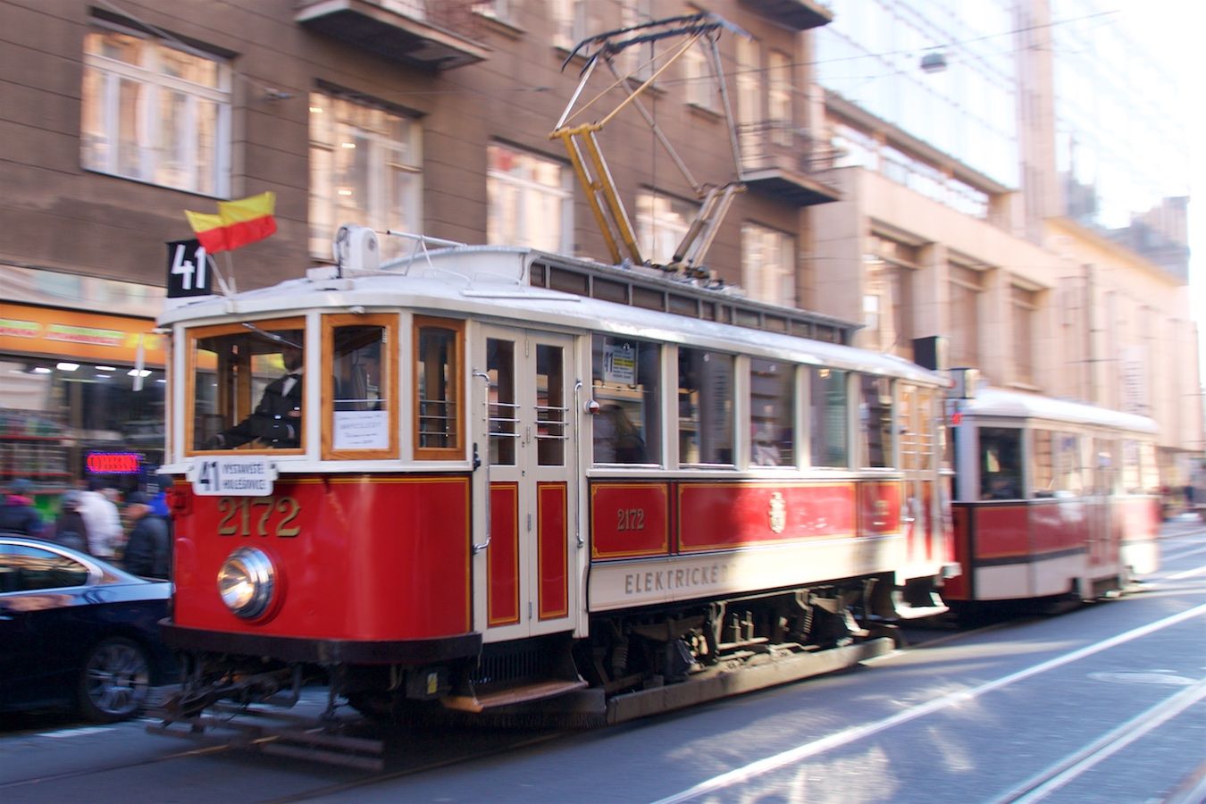 Zug der Linie 41 auf der Straße Jindřišská
