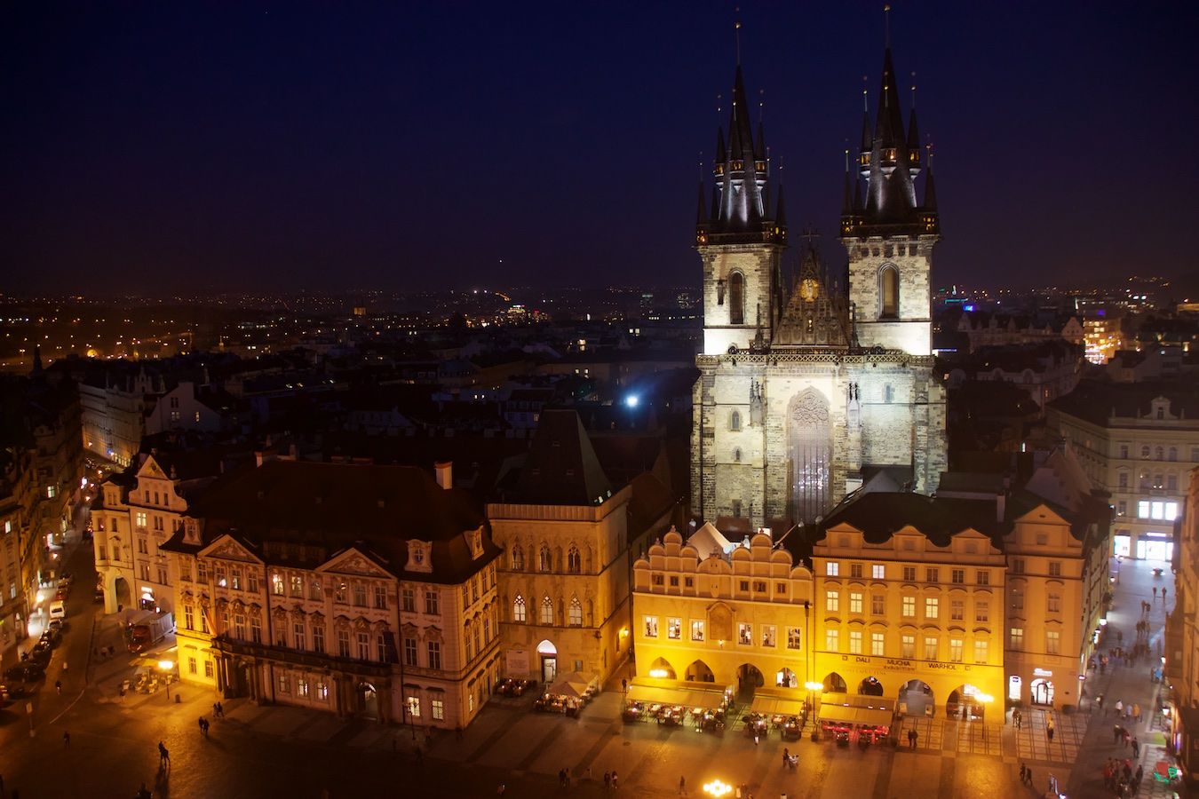 Teynkirche am Abend vom Rathausturm aus