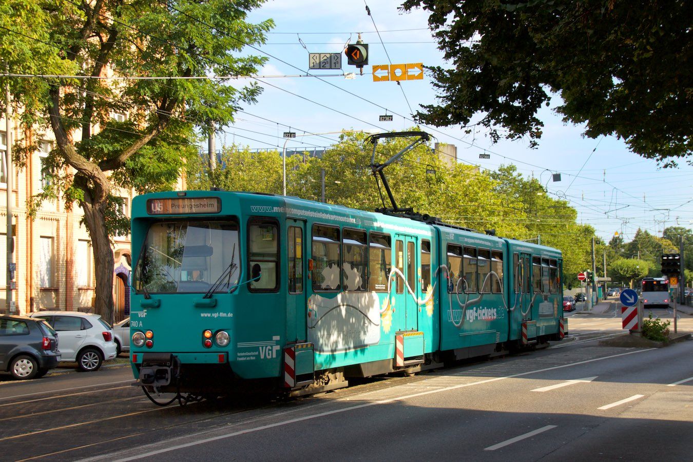 Ptb-Wagen der U5 in der Nähe der Eckenheimer Wagenhalle