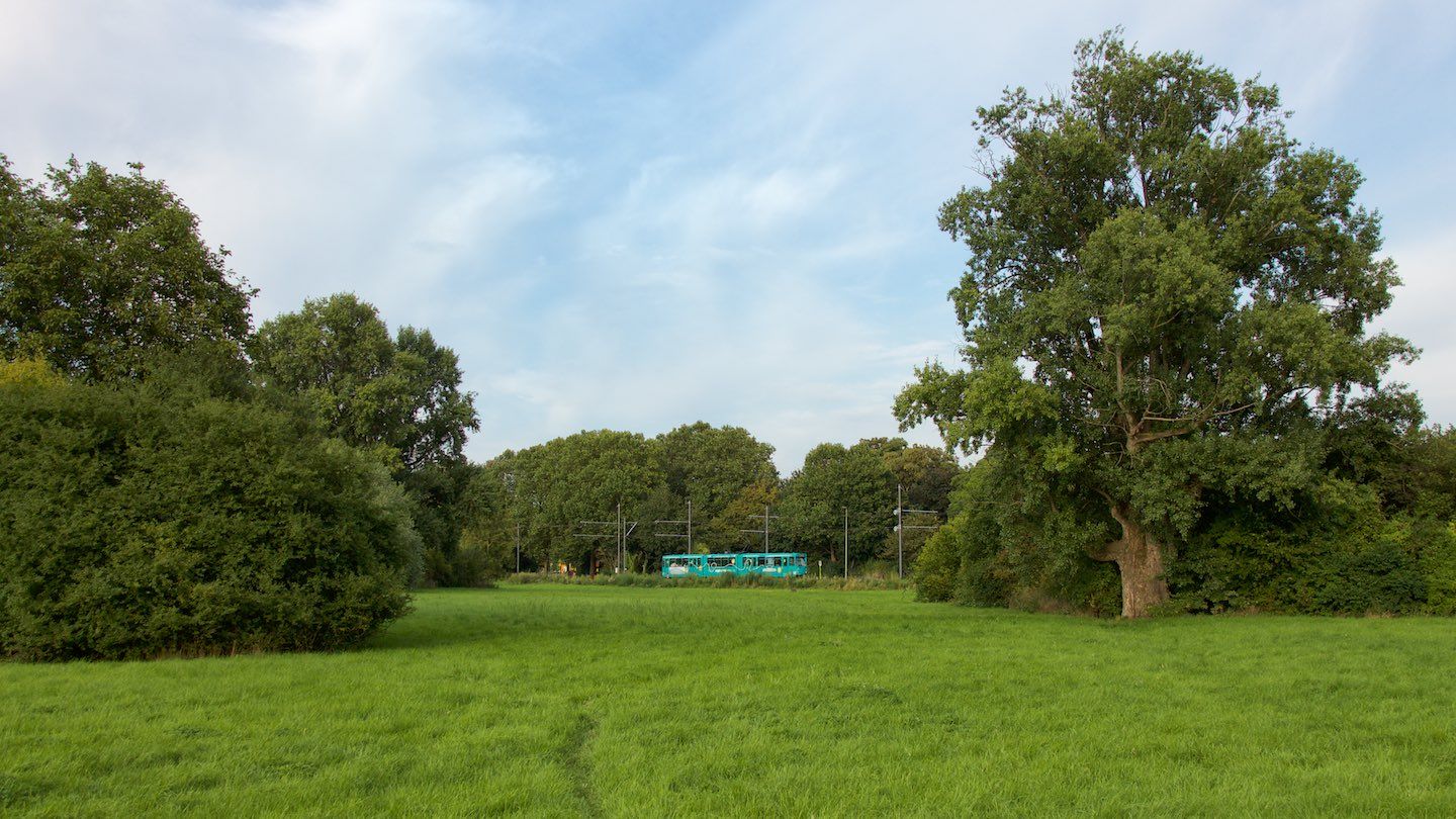 Ptb-Wagen der U5 kurz vor der Endstation Preungesheim