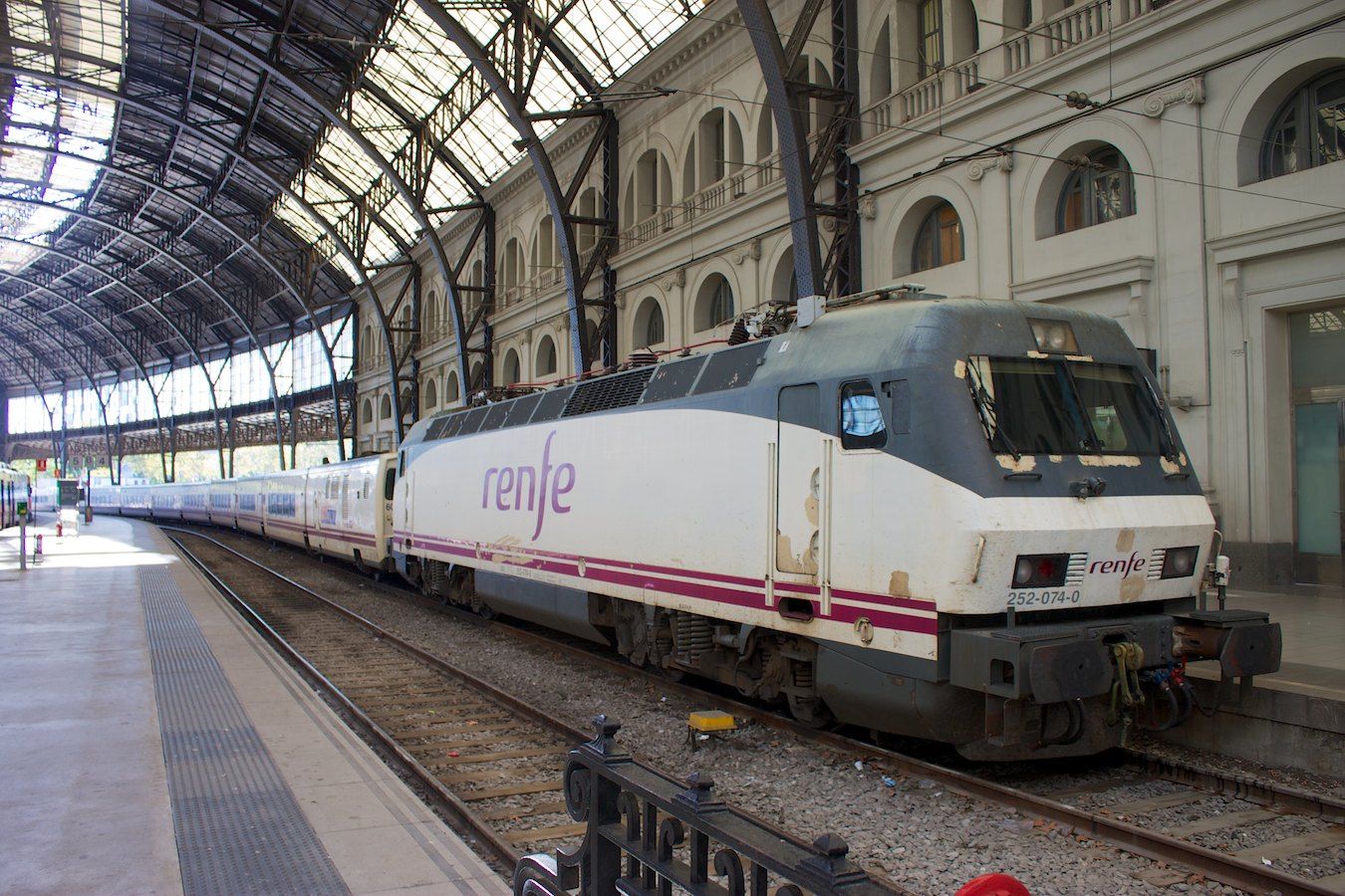 Elipsos Trenhotel im Bahnhof Barcelona França